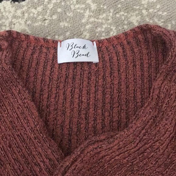 Black Bead twist front crop top - Picture 2 of 4